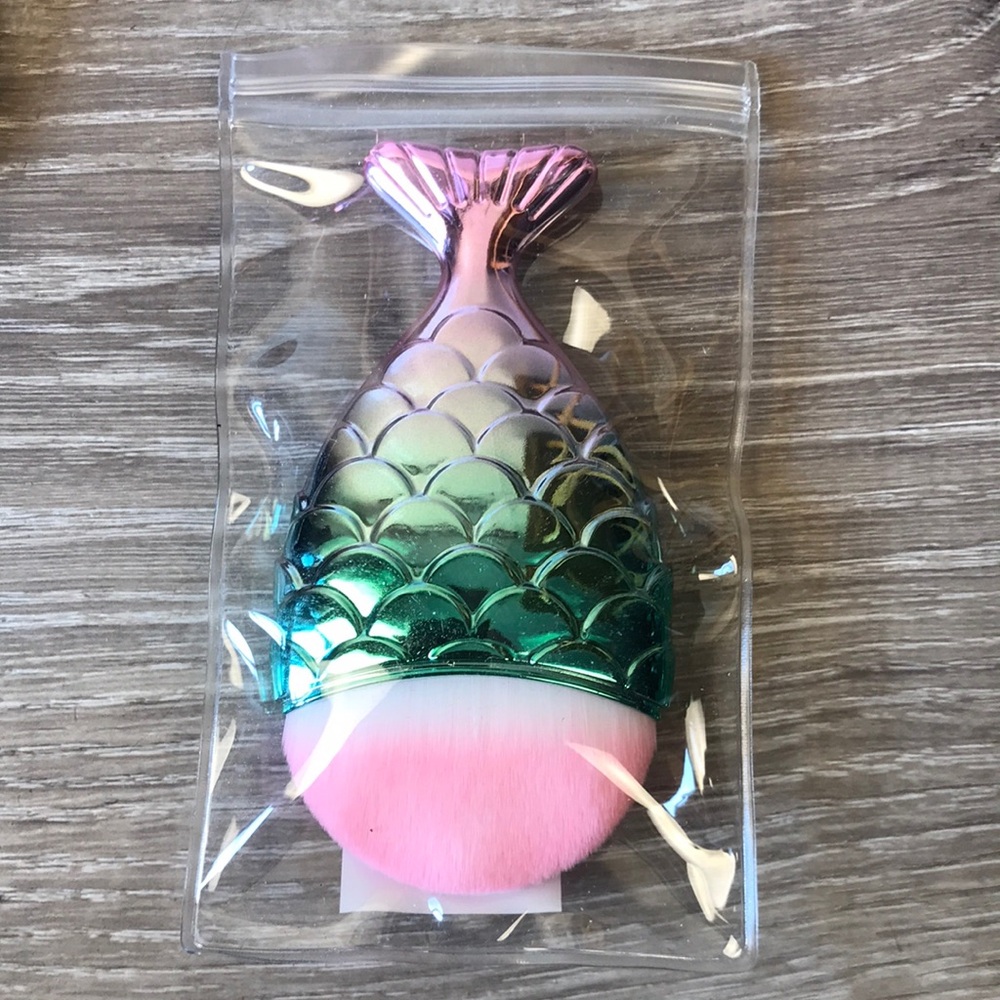 Bath & Body Works Iridescent Mermaid Tail Bath Sponge